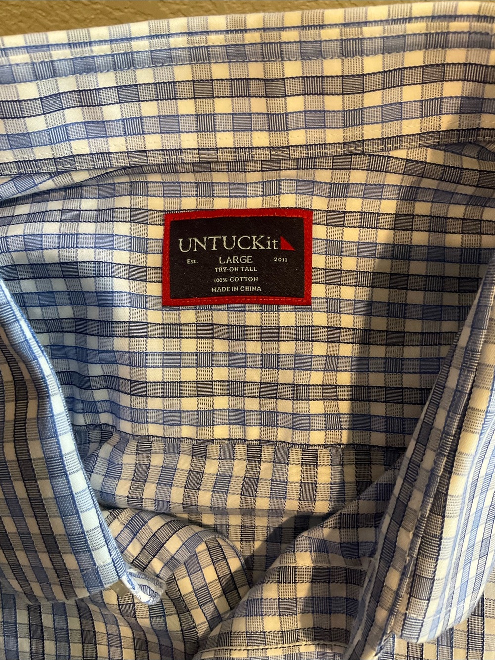 UNTUCKit Men's Blue and White Check Casual Button-Down Shirt